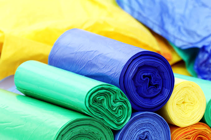 Biodegradable Bin Liners vs. Standard Garbage Bags: What’s the Real Difference?